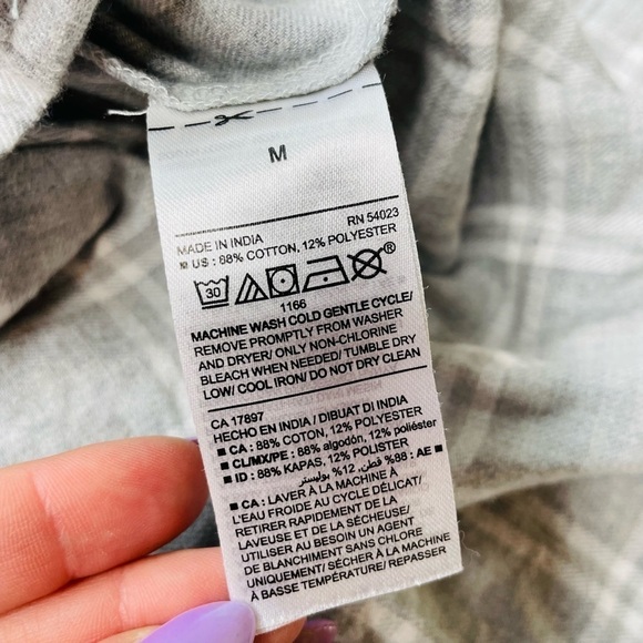 Old Navy The Classic Relaxed Gray Plaid Flannel Long Sleeve Button Up Shirt M - Picture 13 of 14